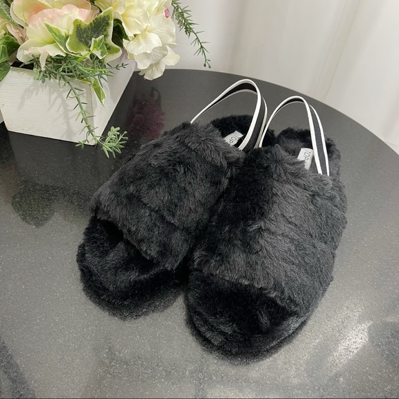TOP Moda Shoes Womens Black Fuzzy Faux Fur Slippers Slides Poshmark